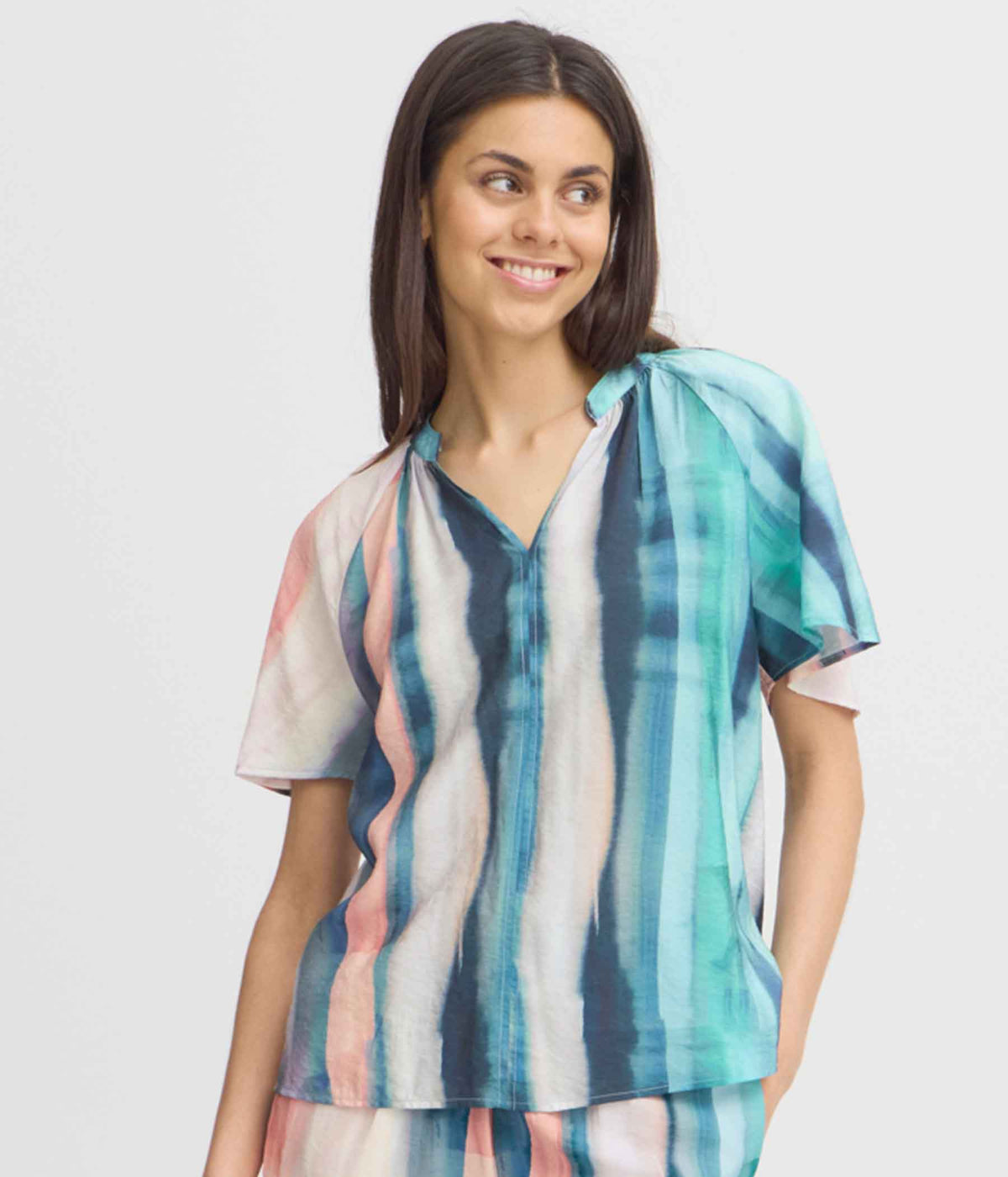 FRANSA LINNY BLOUSE IN GREEN AND CORAL MIX.