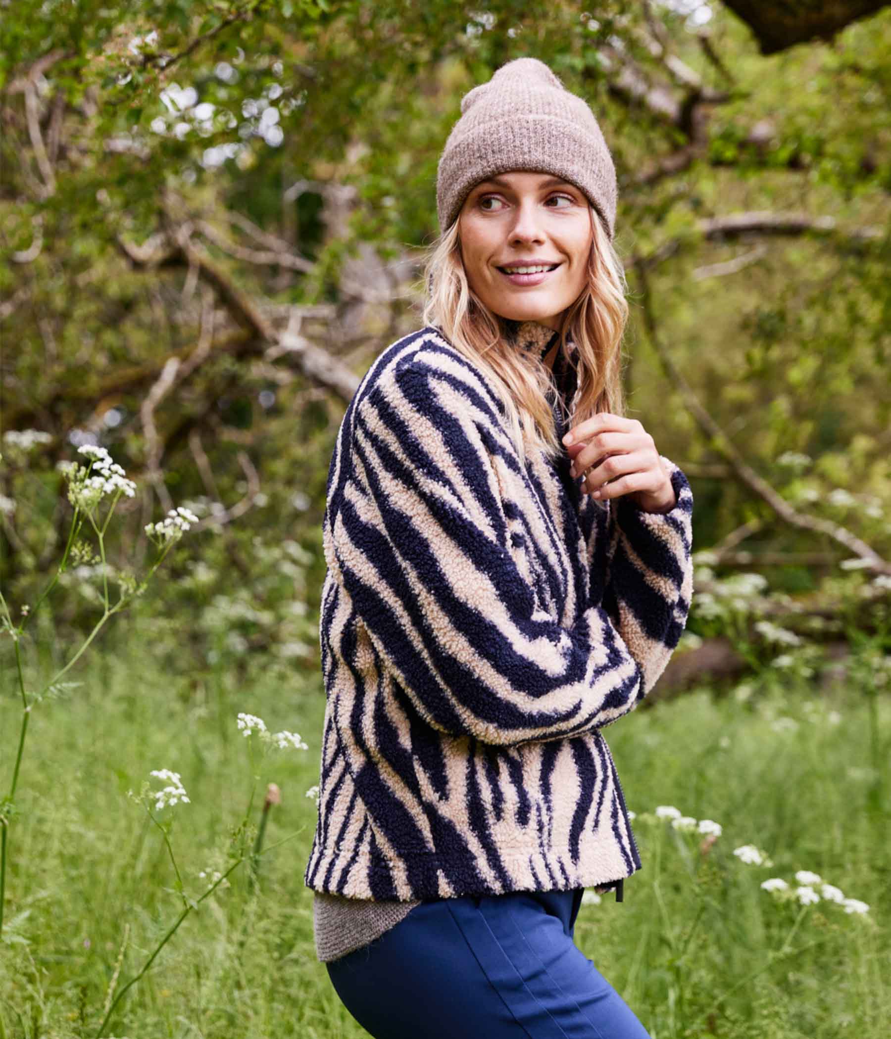 FRANSA NOVA CARDIGAN / JACKET IN SAND AND BLACK – Heidisbutik