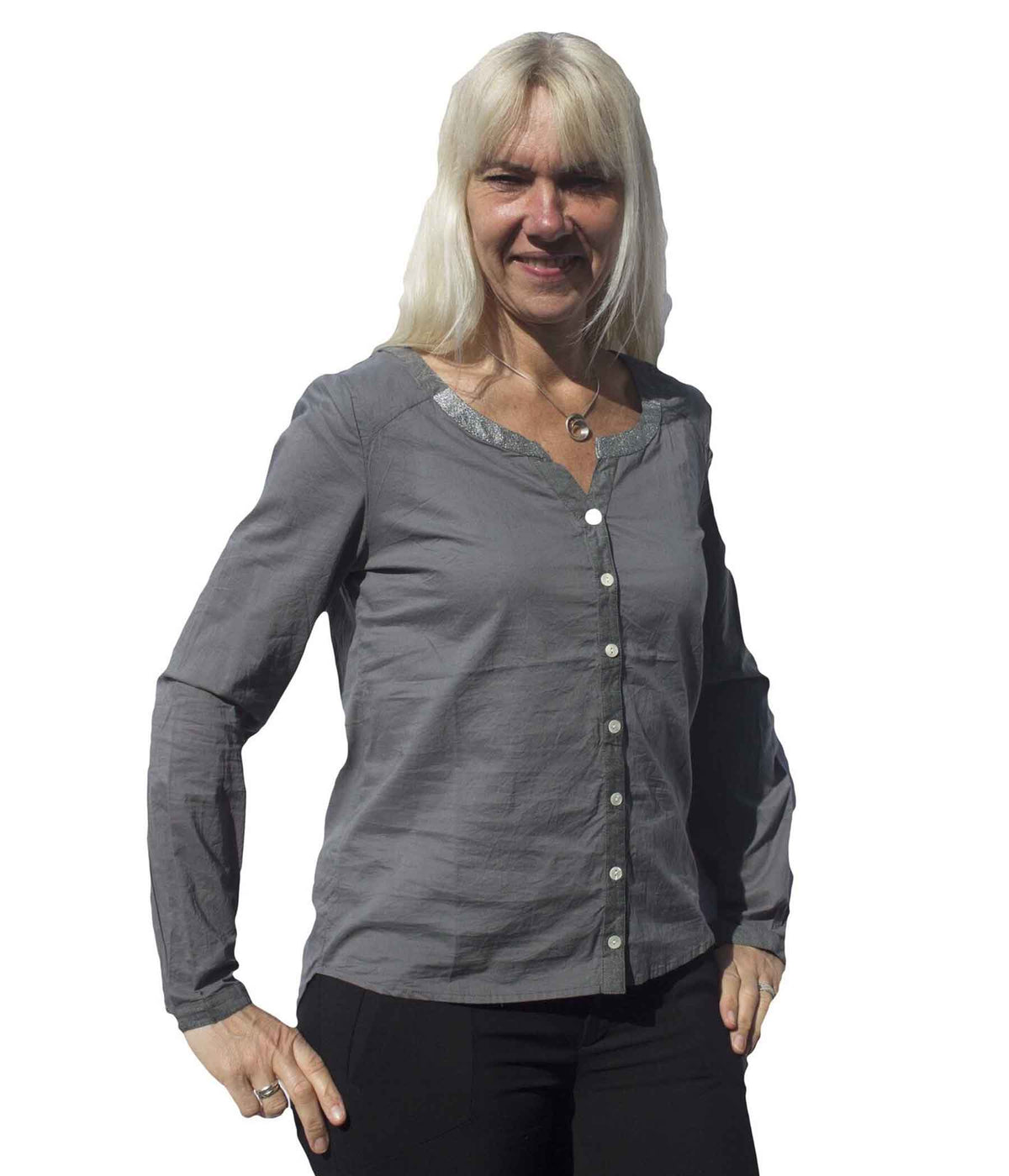 LINDA SKJORTE I GRÅ