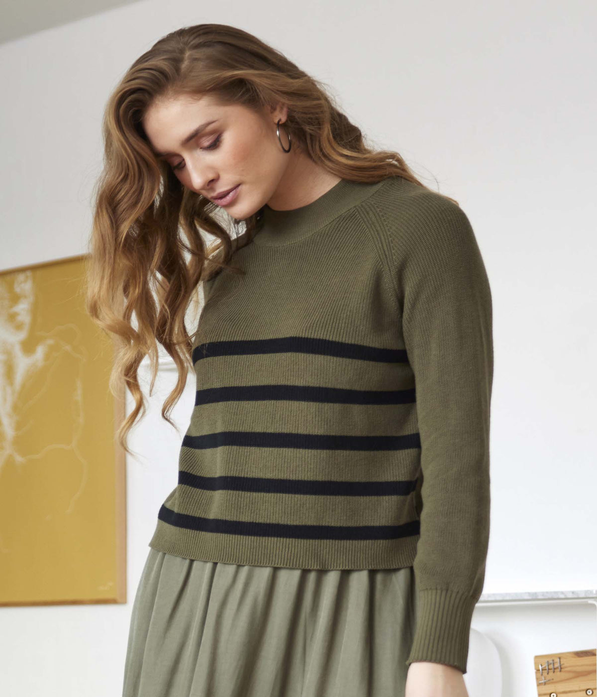 ZE-ZE CARA KNIT SWEATER IN ARMY GREEN AND BLACK