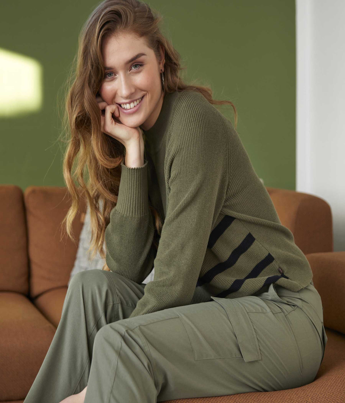 ZE-ZE CARA KNIT SWEATER IN ARMY GREEN AND BLACK