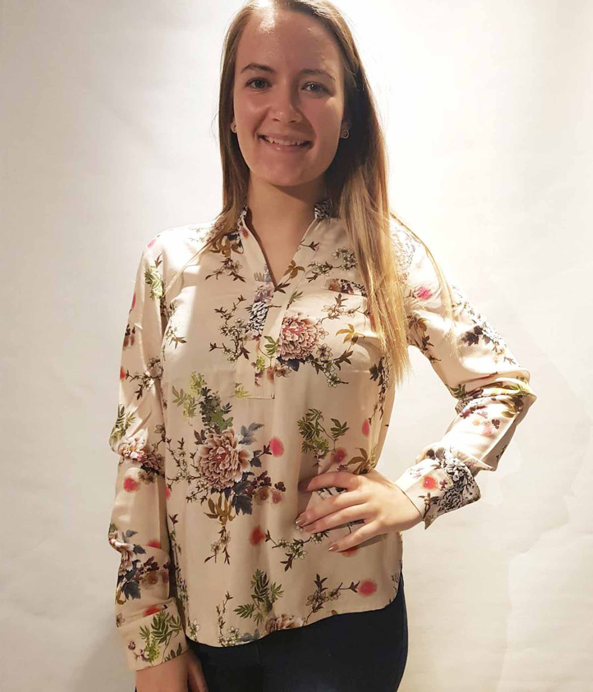ONE-TWO LUXZUZ BLUSE MED BLOMSTER