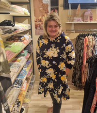 ZE-ZE ROSEN HOODIE DRESS IN DARK BLUE