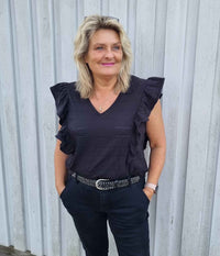 B.YOUNG PIERI T-SHIRT IN BLACK 