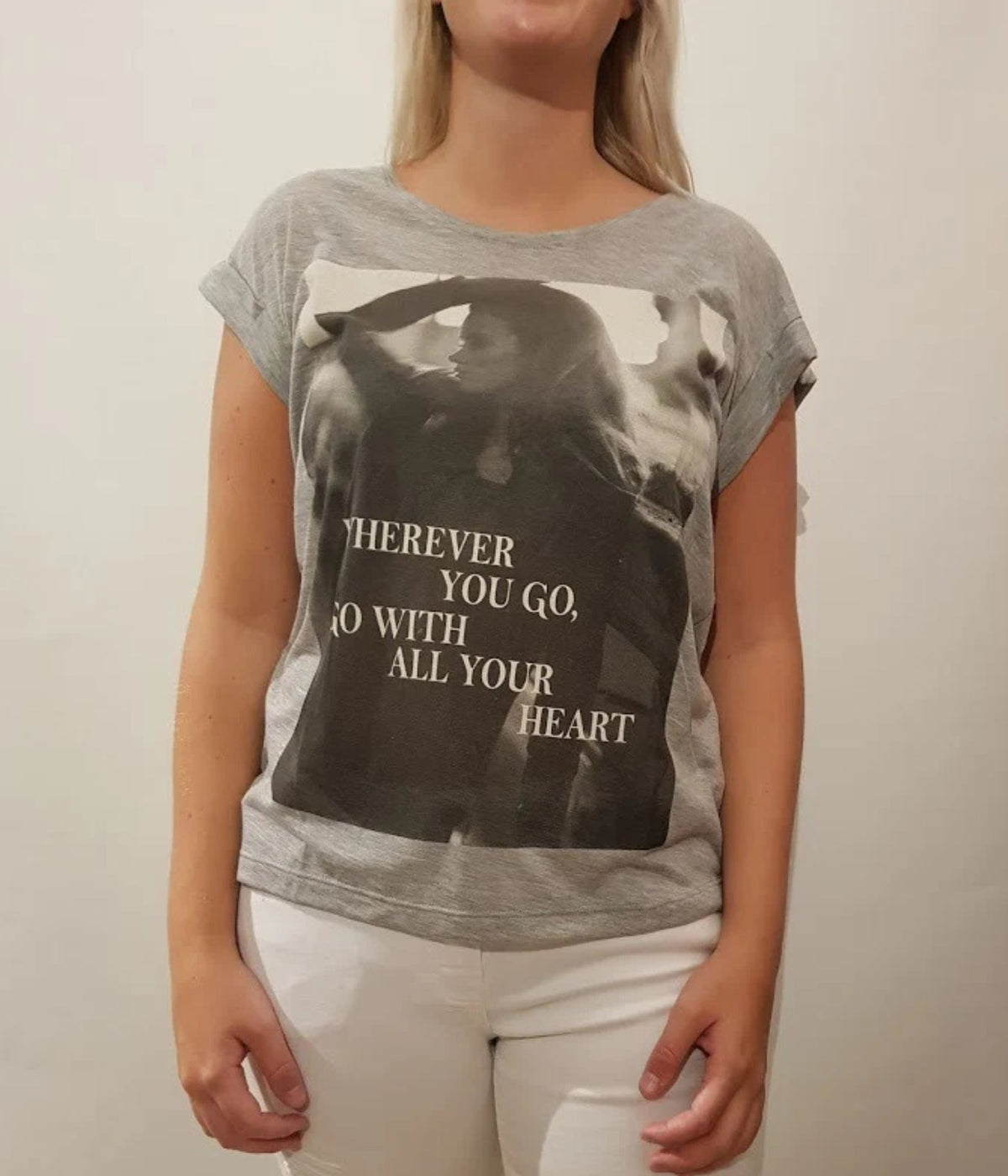 ARTIST T-SHIRT I GRÅ