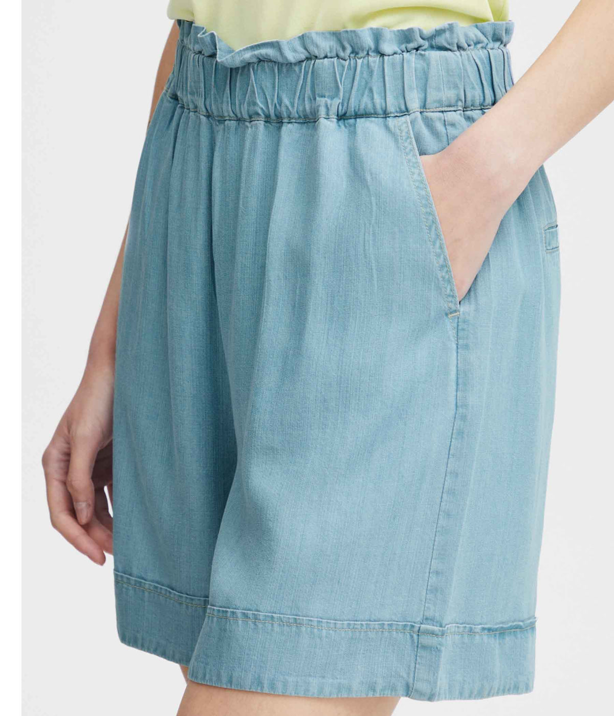 B.YOUNG LANA SHORTS IN LIGHT BLUE DENIM