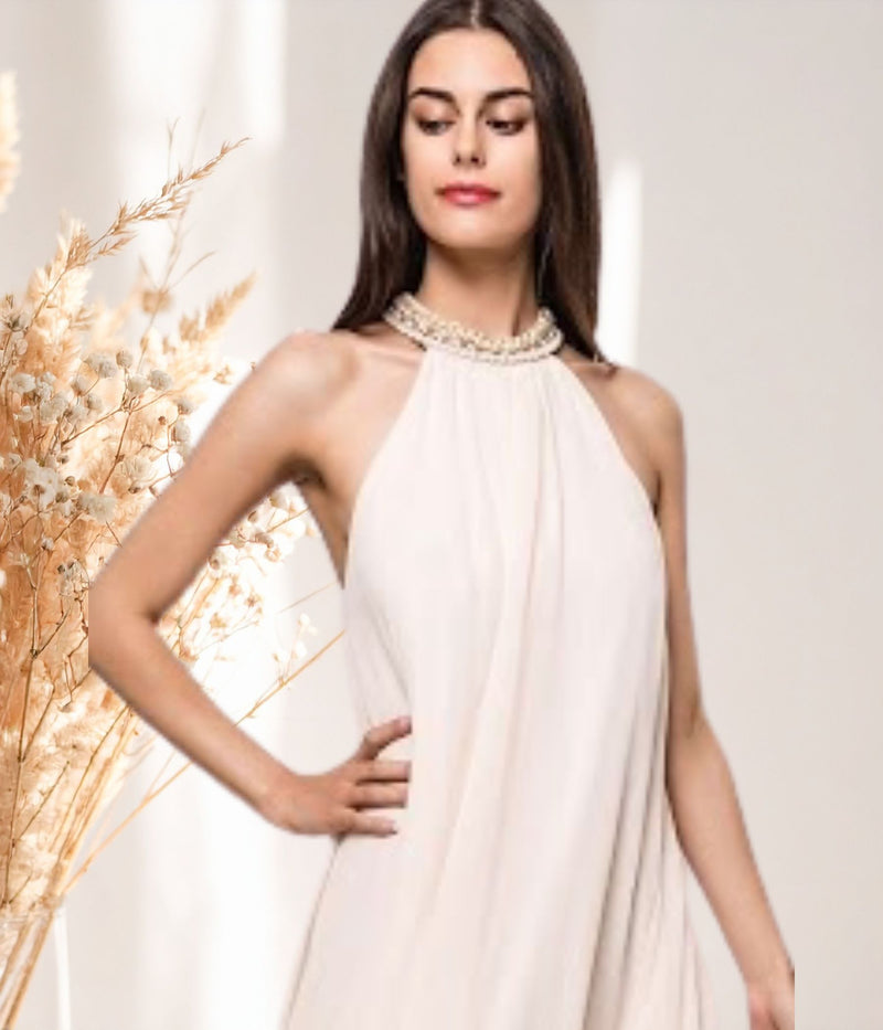 CHIFFON KJOLE I LYS PUDDER FARVE