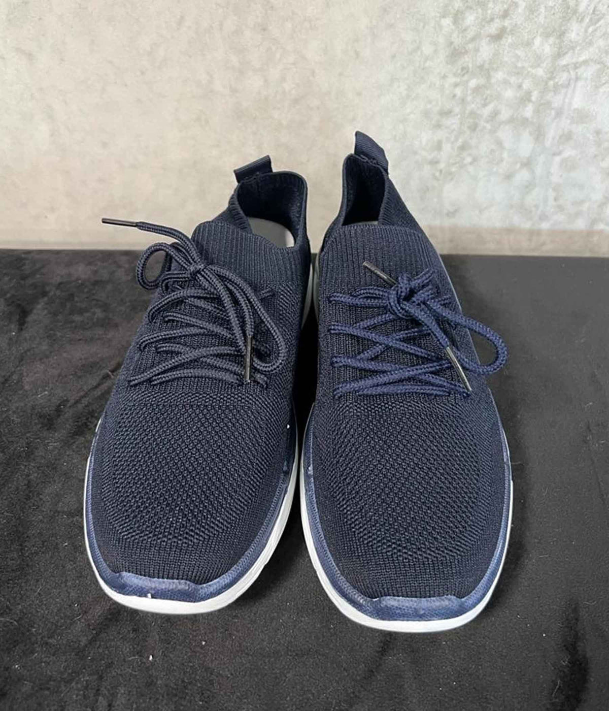 NAVY SNEAKERS