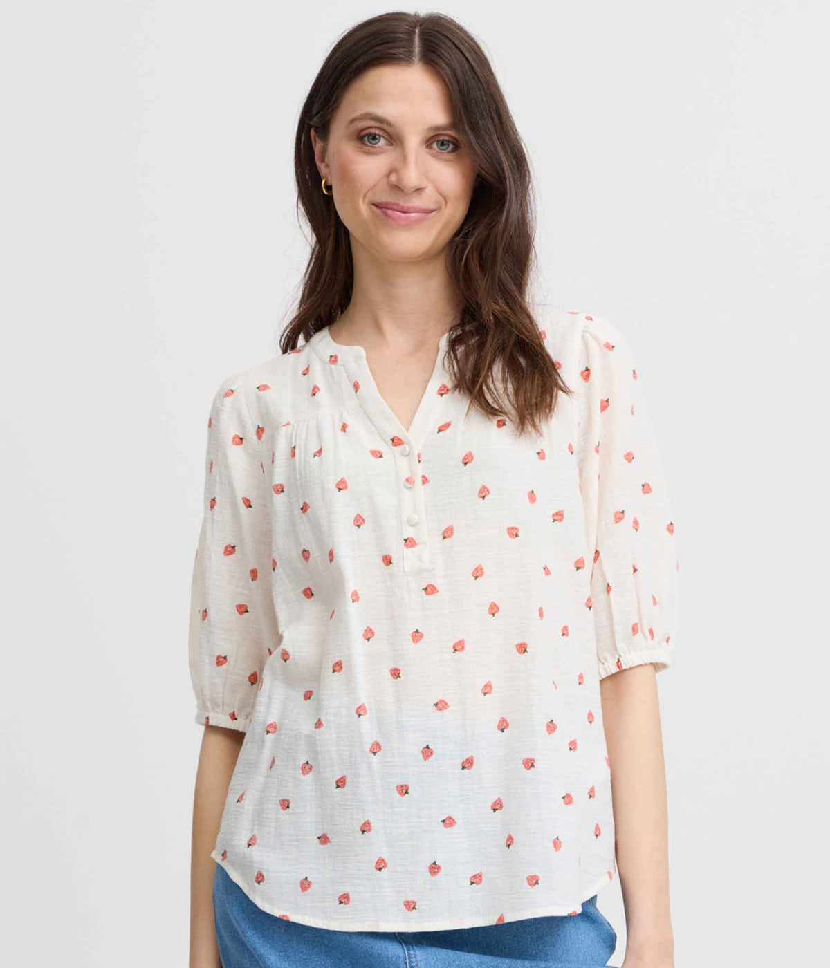 FRANSA BOBBI BLOUSE IN OFF-WHITE WITH STRAWBERRY