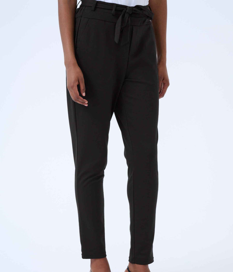 KAFFE JENNY BUKSER MED BÆLTE I SORT. 7/8