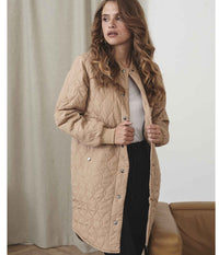COFFEE SHALLY QUILIED JACKET IN SAND