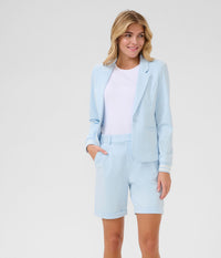 KAFFE JENNY BERMUDA SHORTS I LYSEBLÅ