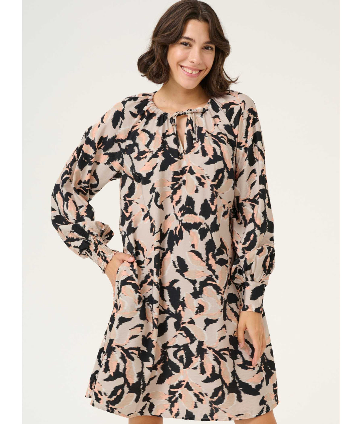 KAFFE PACO KJOLE I BEIGE, SORT OG PEACH