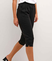 COFFEE JENNY CAPRI PANTS IN BLACK