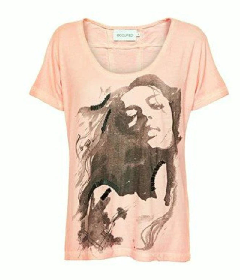 OCCUPIED GLOW T-SHIRT IN PINK