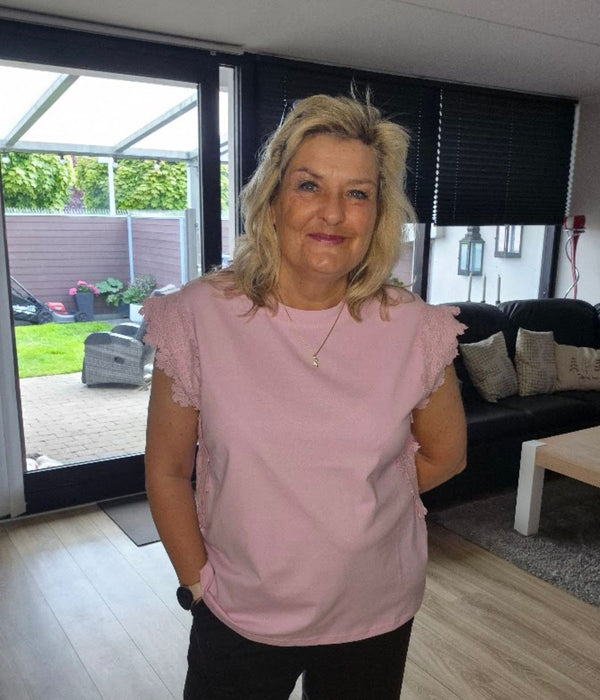 OFELIA FLEUR TOP I LYSERØD.
