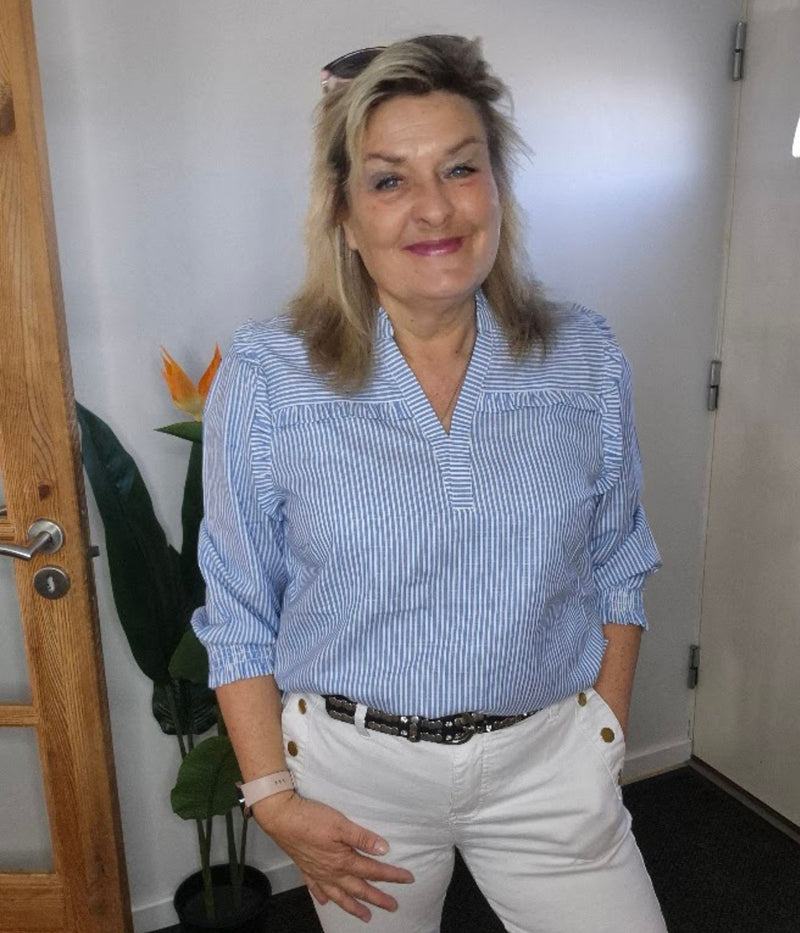 OFELIA ROBA BLUSE I MELLEM BLÅ OG HVID
