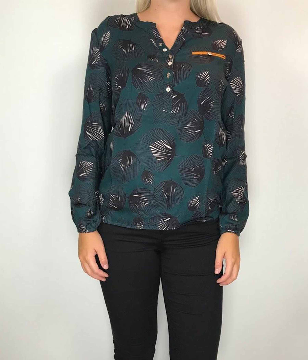 OFELIA TIGER BLOUSE IN OCEAN GREEN