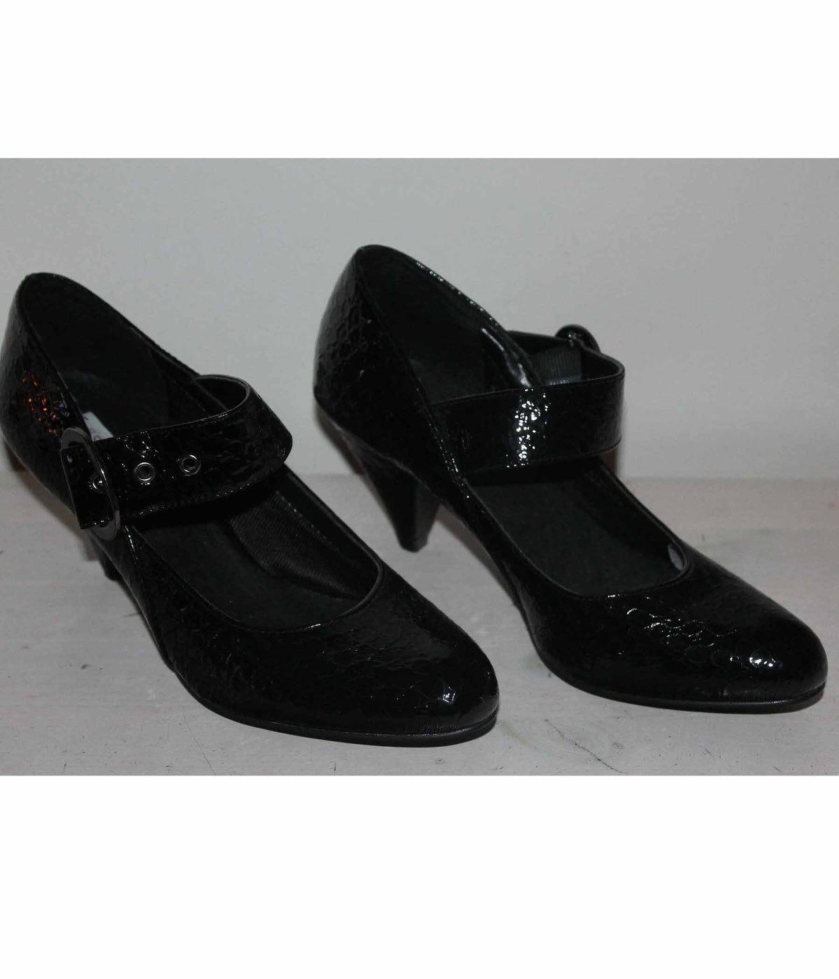 SONIZE SHOES IN BLACK