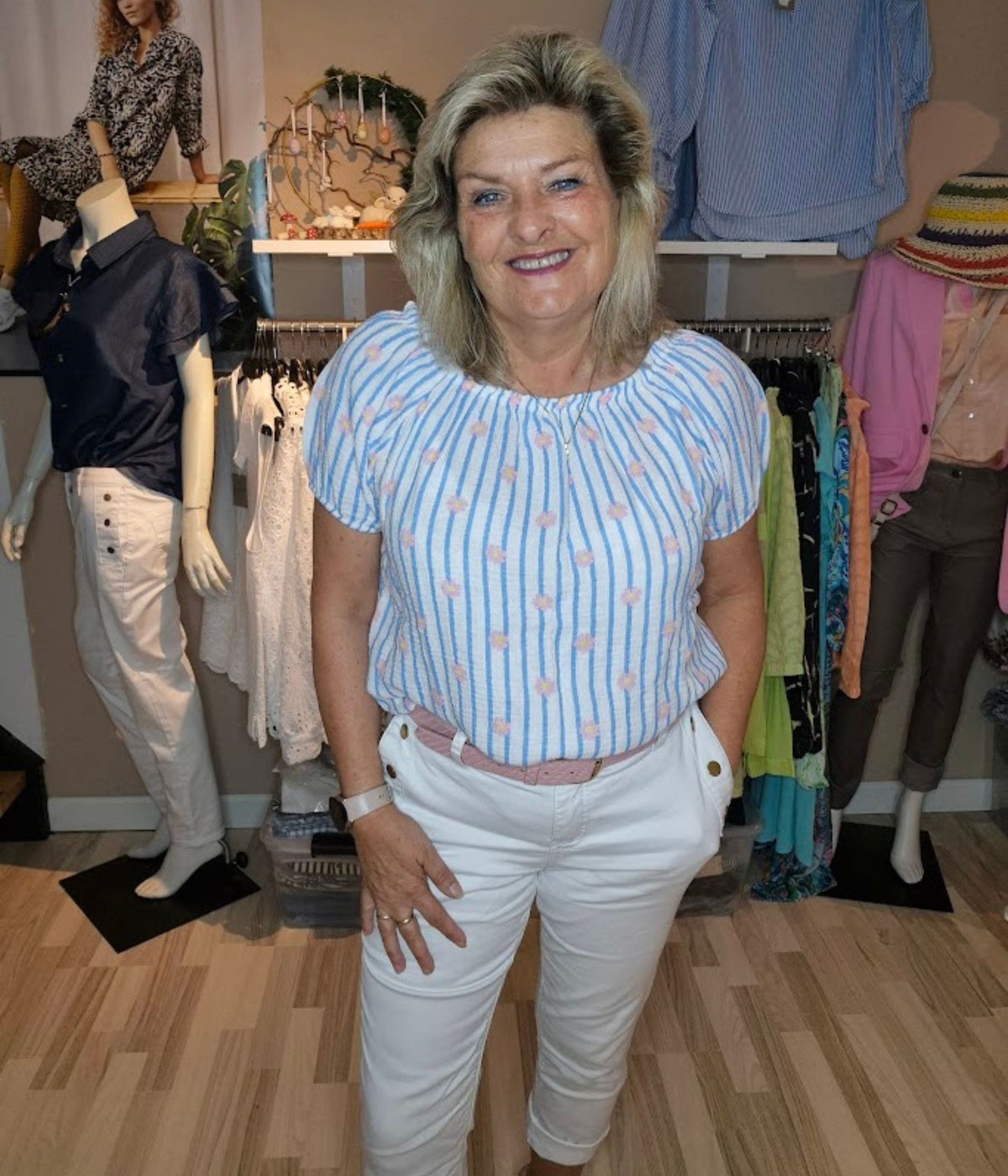 SORBET GISSELE BLUSE I HVID OG BLÅ