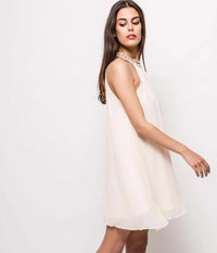 CHIFFON KJOLE I LYS PUDDER FARVE