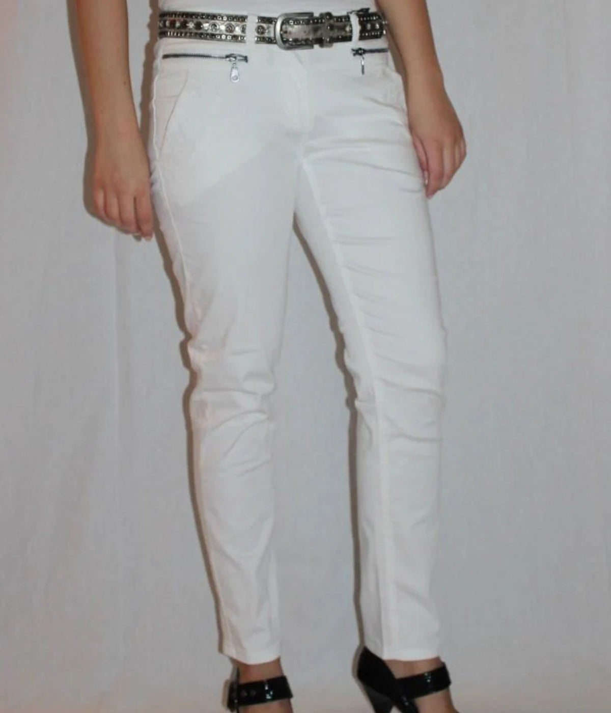ZE-ZE PANTS IN WHITE