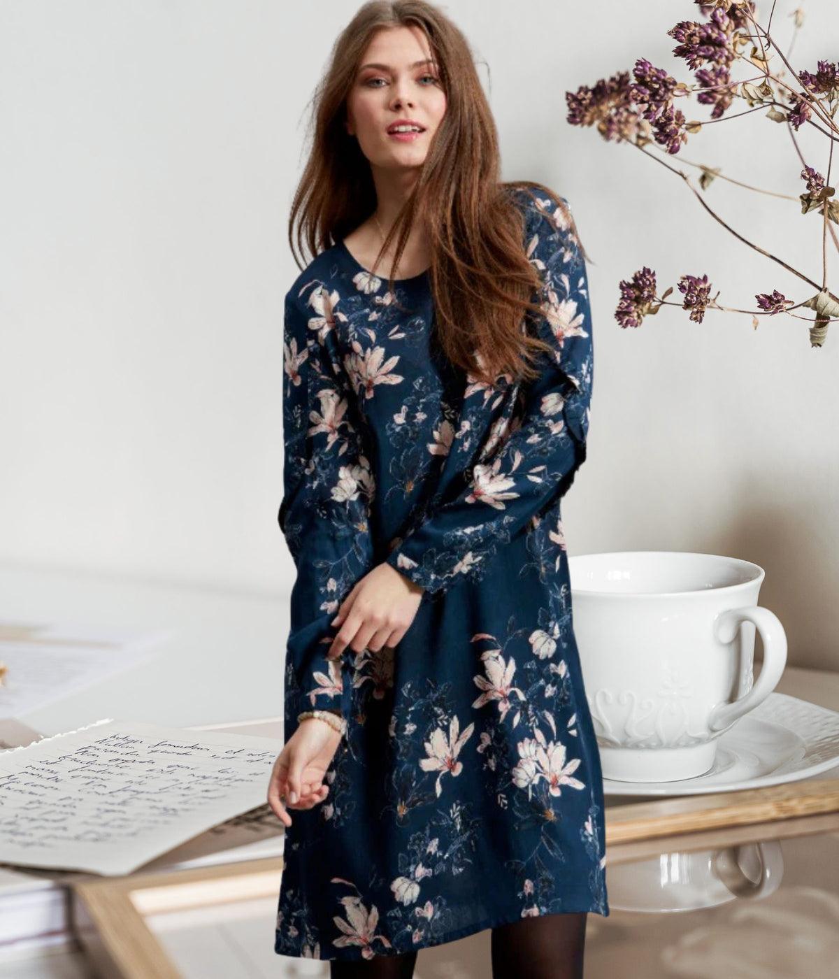 ZE-ZE POLDA KJOLE I MØRKEBLÅ