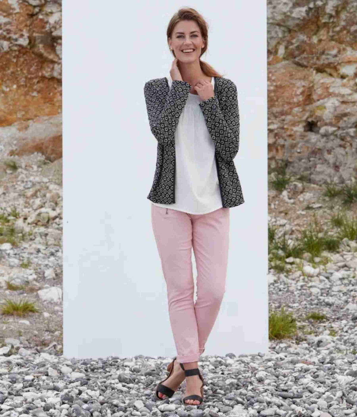 ZE-ZE ULRIKA CARDIGAN SAND OG SORT