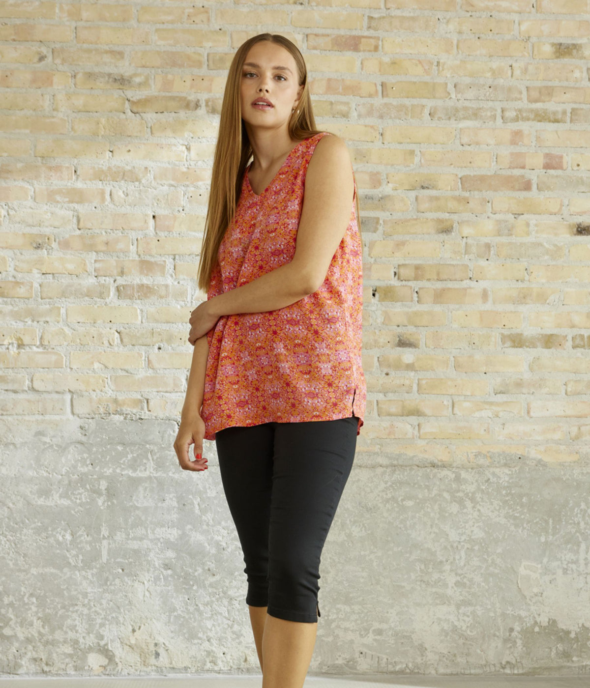 ZE-ZE PIXIE CAPRI PANTS IN BLACK