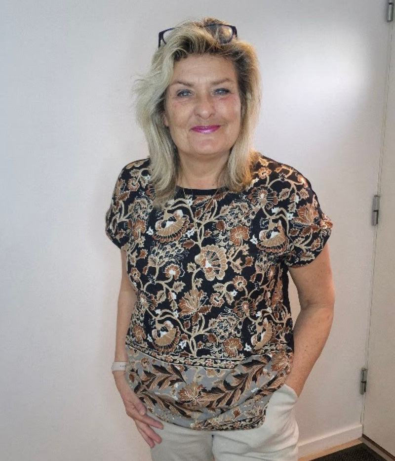 ZE-ZE LULU T-SHIRT SORT OG SAND