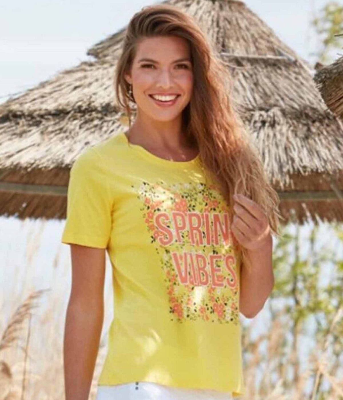 ZE-ZE BELLUA T-SHIRT IN YELLOW