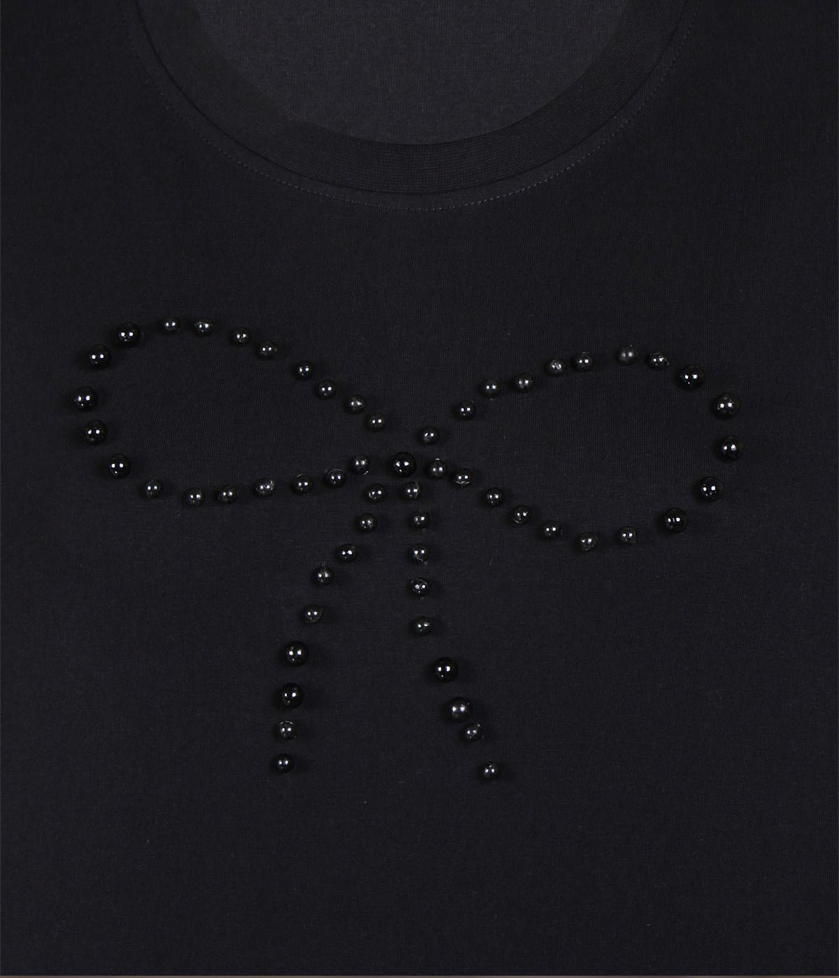 ZE-ZE BETHANY T-SHIRT I SORT MED PERLER