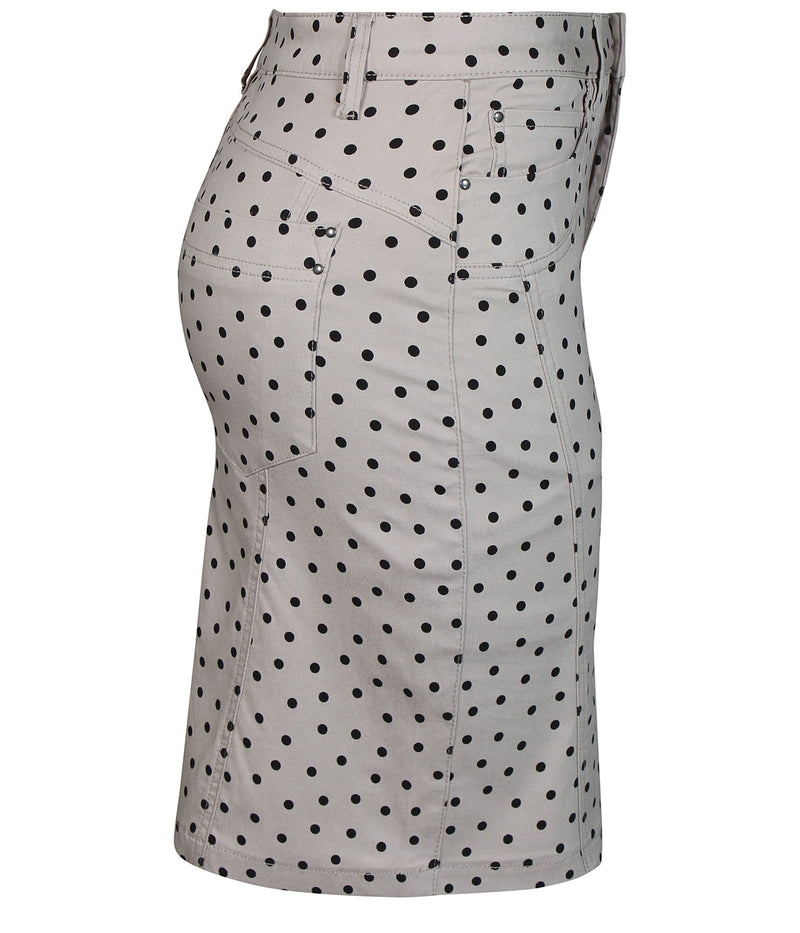 ZE-ZE LANCE NEDERDEL I SAND MED SORTE PRIKKER