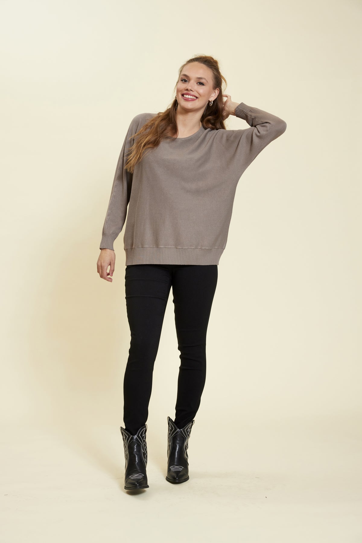 ZE-ZE SHAPE BUKS I SORT MED SMALLE BEN.