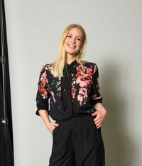 ZE-ZE BABETTE BLUSE I SORT