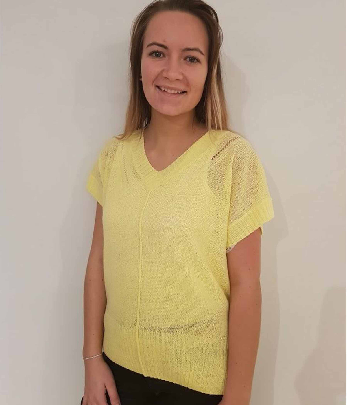 ZE-ZE KNIT POLLOVER IN YELLOW