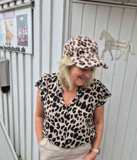 CAP I LYS LEOPARD PRINT