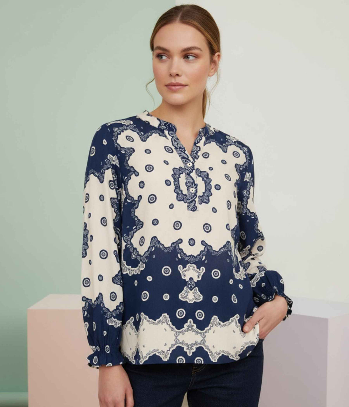 OFELIA SCARLET BLUSE I NAVY BLÅ