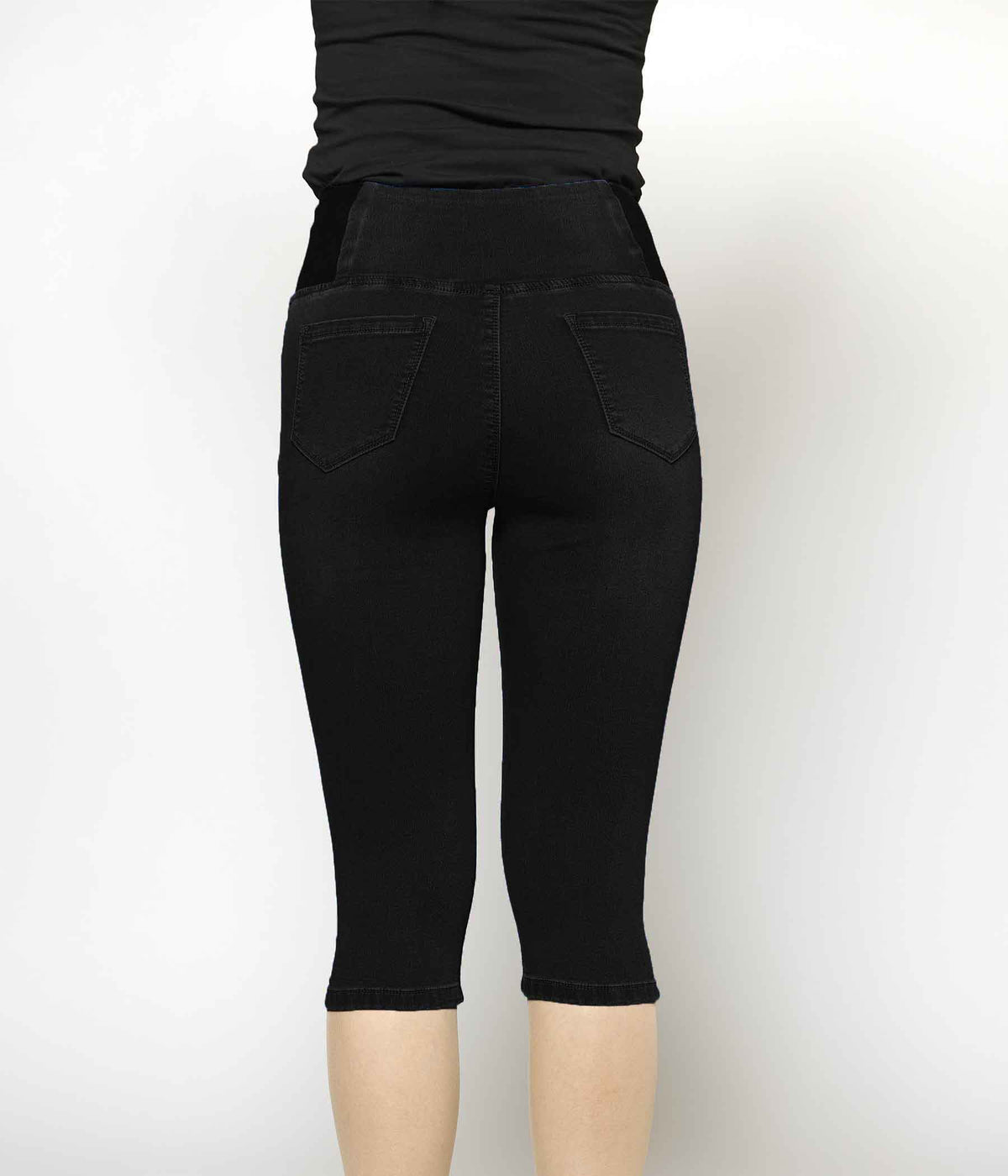 ZE-ZE PIXIE CAPRI PANTS IN BLACK