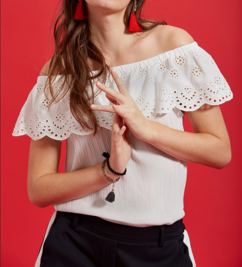 ZE-ZE RIO OFF SHOULDER BLUSE.